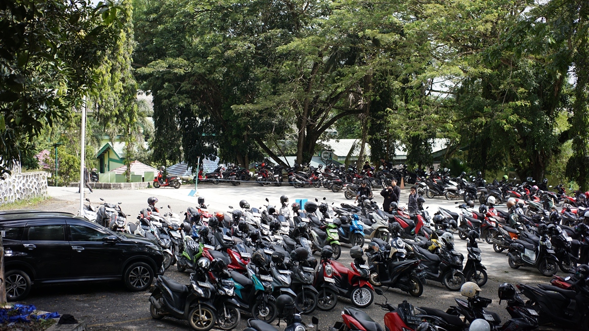 Lahan Parkir yang Luas