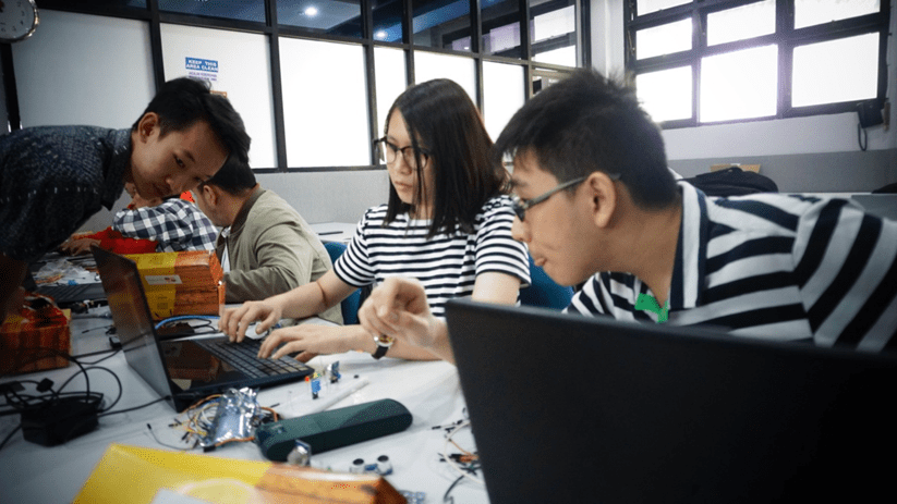 D4 Teknologi Rekayasa Komputer (S.Tr.Kom)